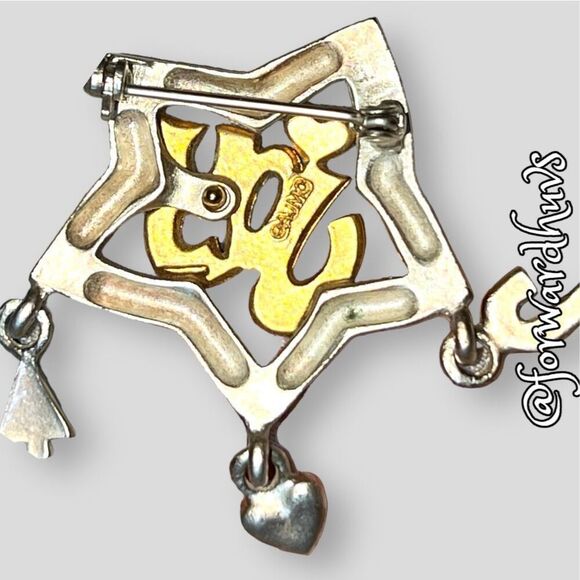 Set of AJMC Silver Tone Star Shaped Christmas Holiday Brooches with Dangling Cha - Picture 7 of 11